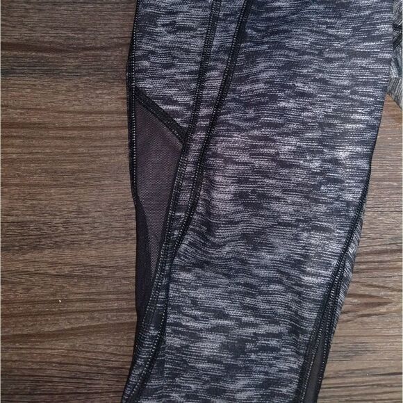 Lululemon Drop It Like It's Hot Crop Dramatic Stat - Picture 5 of 7